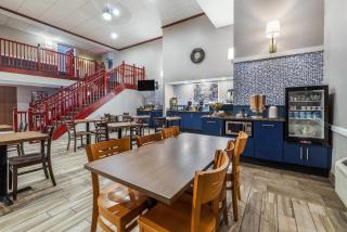 AmericInn by Wyndham Mounds View Minneapolis - 1