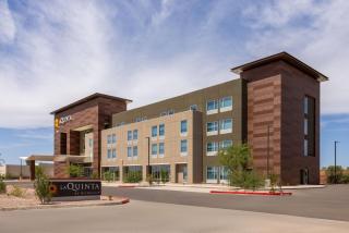 La Quinta Inn & Suites by Wyndham Phoenix West Glendale - 0