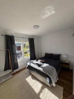 Swansea Coastal Retreat Near Sea & IGA - 2