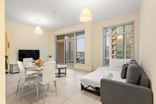 FIRST CLASS 1BR Central Dubai Luxury Living - 9