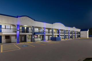 Days Inn by Wyndham Temple - 9