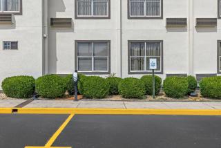 Super 8 by Wyndham Athens - 9