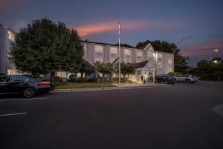 Microtel Inn by Wyndham Greensboro - 8