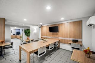 Microtel Inn by Wyndham Greensboro - 4