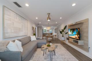 Cozy Cabana East - Gorgeously Renovated wHeated Pool Beach Gear Walk to Beach - 8