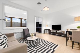 Central Emporium Hotel-Style 1BR with King Bed - 6