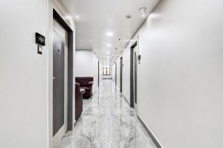 FabHotel Aafreen International - 6