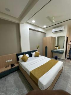 Hotel Embassy Inn - 1