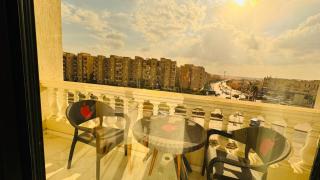 Spacious 3 Bedroom Apt in Shaikh Zayed - 1