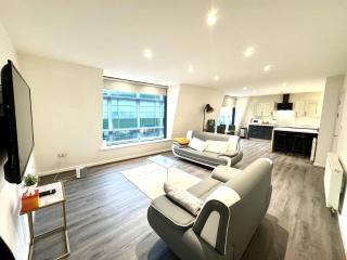 Best Location, Luxury, 2 to 8 guest, SkyTV and More - 0