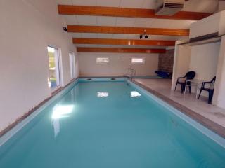 Quaint holiday home with heated indoor pool - Purnode - 2