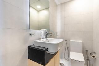 Spacious Balcony with Breathtaking Creek Views, Just a Short Drive from Zabeel Stadium, Al Jaddaf Walk, and Cactus Park, Binghatti Avenue, Al Jaddaf by Deluxe Holiday Homes - 1