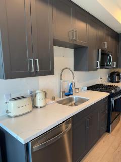 Elevated Escape Luxury 1BR in Hollywood - 5