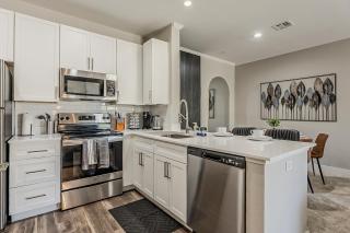 Kota 2027 Cozy 2BR l 2BA Apartment - Pool - Gym - Free Parking - 8
