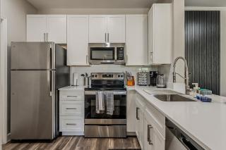 Kota 2027 Cozy 2BR l 2BA Apartment - Pool - Gym - Free Parking - 6