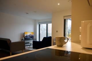 Joyful Group - Stylish 2 Bedroom Duplex with Sofa Bed in Salford M5 - 1