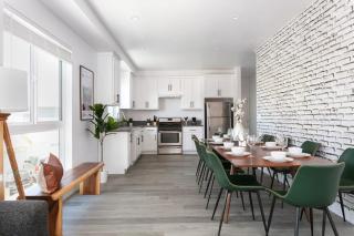 Spacious 4BR LA Getaway with Parking and Fast Wi-Fi - Los Angeles - 0