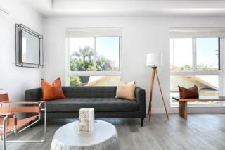 Spacious 4BR LA Getaway with Parking and Fast Wi-Fi - Los Angeles - 4