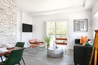 Spacious 4BR LA Getaway with Parking and Fast Wi-Fi - Los Angeles - 7