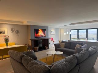 5 Bed House -Sleeps 10- Hot Tub - Garden - Parking - 1
