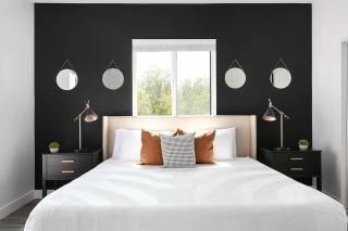 3BR Urban Retreat with Modern Amenities - 1