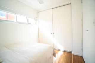 Sunny Beachside Top Floor with Parking - 1
