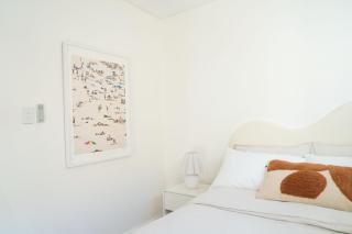 Sunny Beachside Top Floor with Parking - 3