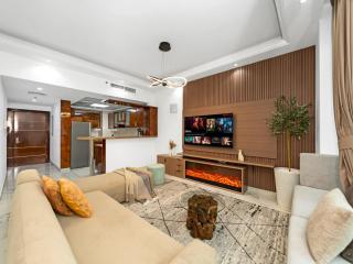 Centric Flat w Marina View, Ideal Beach Stay Big Terrace Sleep 9 - 2