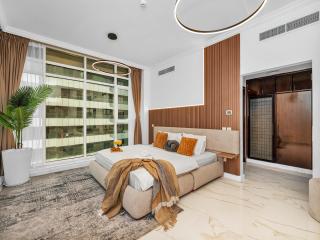 Centric Flat w Marina View, Ideal Beach Stay Big Terrace Sleep 9 - 1