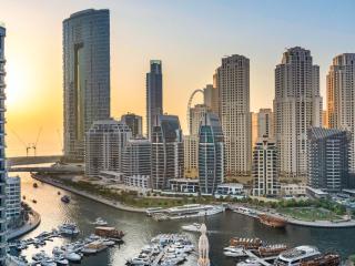 Centric Flat w Marina View, Ideal Beach Stay Big Terrace Sleep 9 - 5