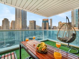 Centric Flat w Marina View, Ideal Beach Stay Big Terrace Sleep 9 - 6