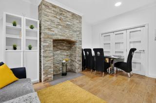 Four Bedroom House By Brookland Stays Serviced Accommodation Short Lets Salford With Free WiFi - 4