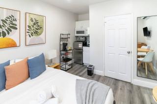 Cozy Modern Studio Near Sunny Isles & Bal Harbour - 9