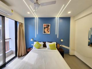 Urban1 BHK Retreat in Candolim with Gym, Pool & Amenities - 5 Minutes to Candolim Beach - 4