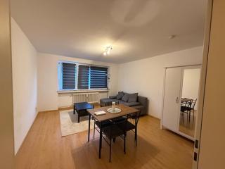 Zwei Zimmerwohnung, Balkon mit Blick auf den Rheinturm - 5