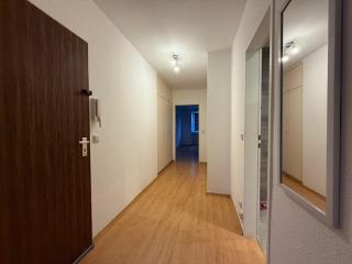 Zwei Zimmerwohnung, Balkon mit Blick auf den Rheinturm - 3