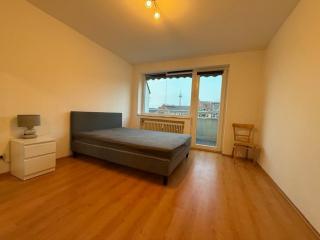 Zwei Zimmerwohnung, Balkon mit Blick auf den Rheinturm - 2