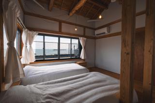 港に停泊する町のフロント moyai 舫 - 9