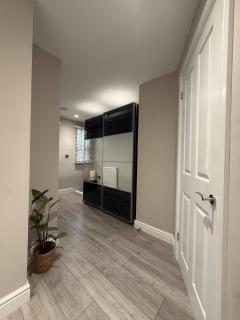 Modern 1 Bed Flat w-Garden Pets & Families Welcome - 8
