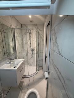 Modern 1 Bed Flat w-Garden Pets & Families Welcome - 7