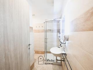 Hotel Paradise Rooms - 2