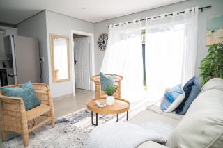 Cosy Private Cottages 3 bedrooms ,salt pool & DSTV - 3