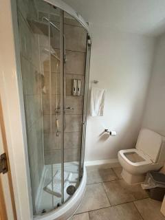 BrumStay - 4 Bedrooms TownHouse sleeps 6 with Driveway Parking and Garden - 2