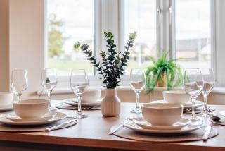 Peterborough modern & stylish 4 bed home with free parking - 3