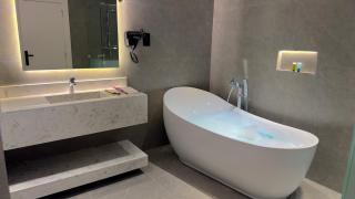 Apartment with Jacuzzi on the sea in Damac Tower - Damora - 8