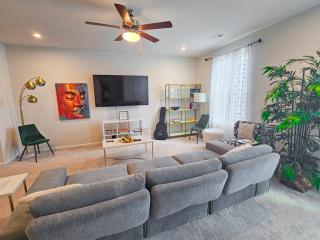 Modern 3BR Townhouse Near RDU & Hospitals - 0