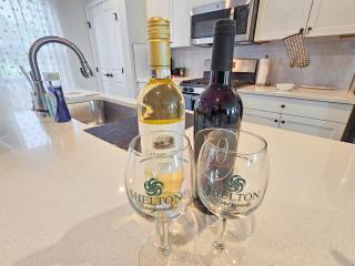 Minutes from Fenton, WakeMed, UNC Rex, RDU, RTP & Downtown - 8