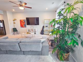 Modern 3BR Townhouse Near RDU & Hospitals - 7