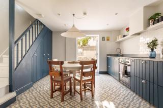 Four Bedroom House by Brookland Stays Serviced Accommodation Short Lets Brighton with Free WiFi - 2