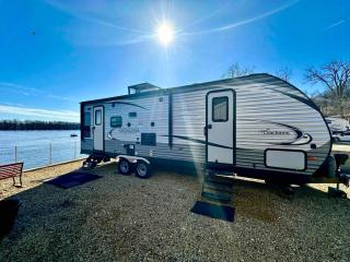 Riverfront Camper - 0